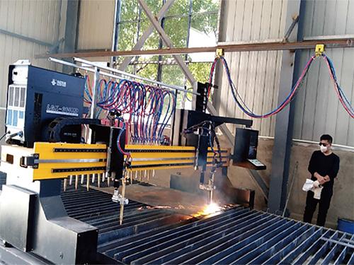 數控火焰等離(li)子(zi)切(qie)割機(ji)